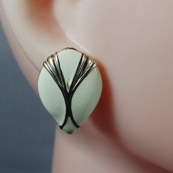 Vintage 80's Gold Tone Cream Enamel Women's Piercing Earrings - Picture 3 of 9